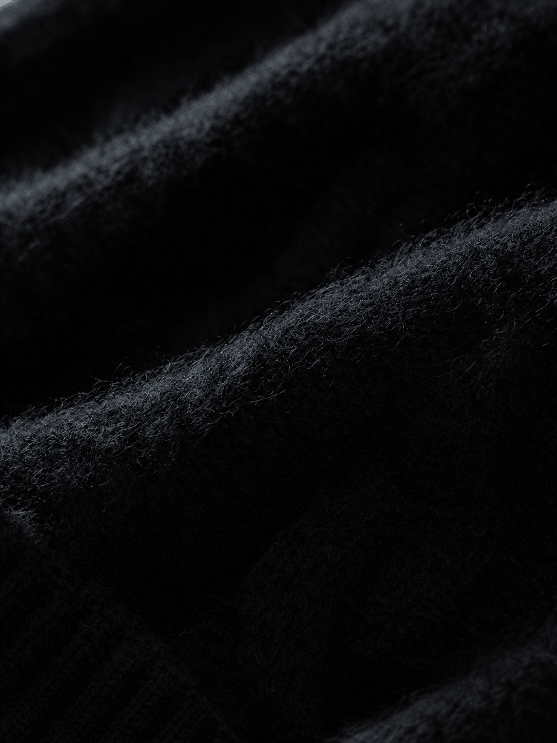 Pinecone — Black — 03