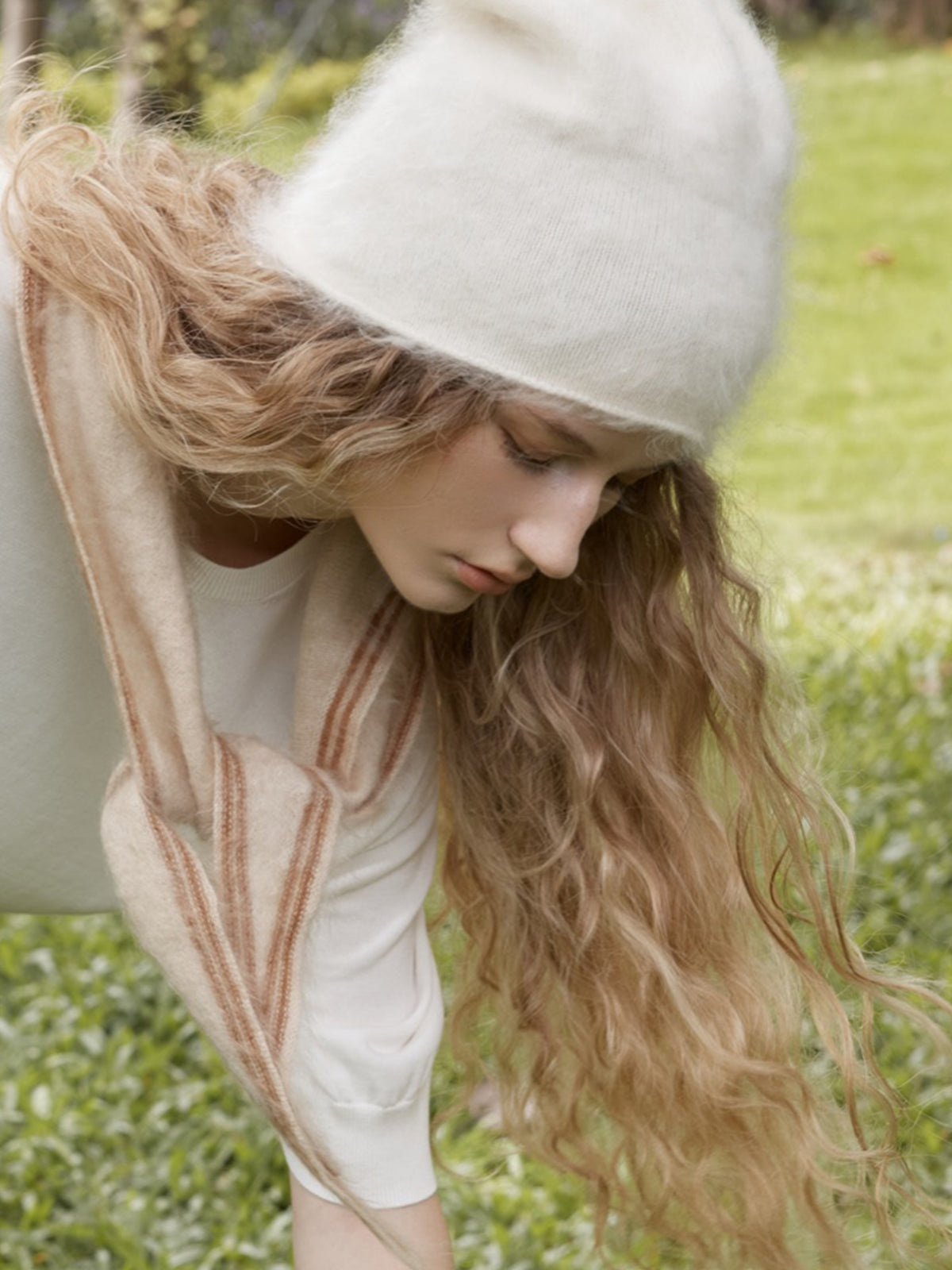 Paper Plane — Oat — Outdoor close wearing